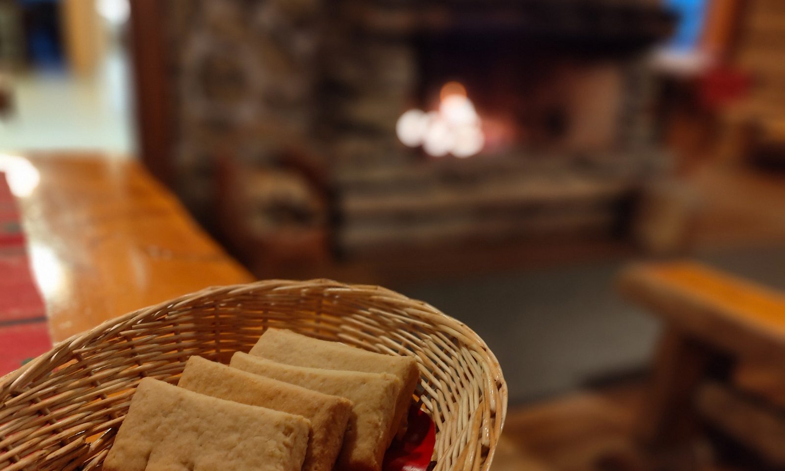 Kampanisuja tunnelmallisessa tilassa porotilalla