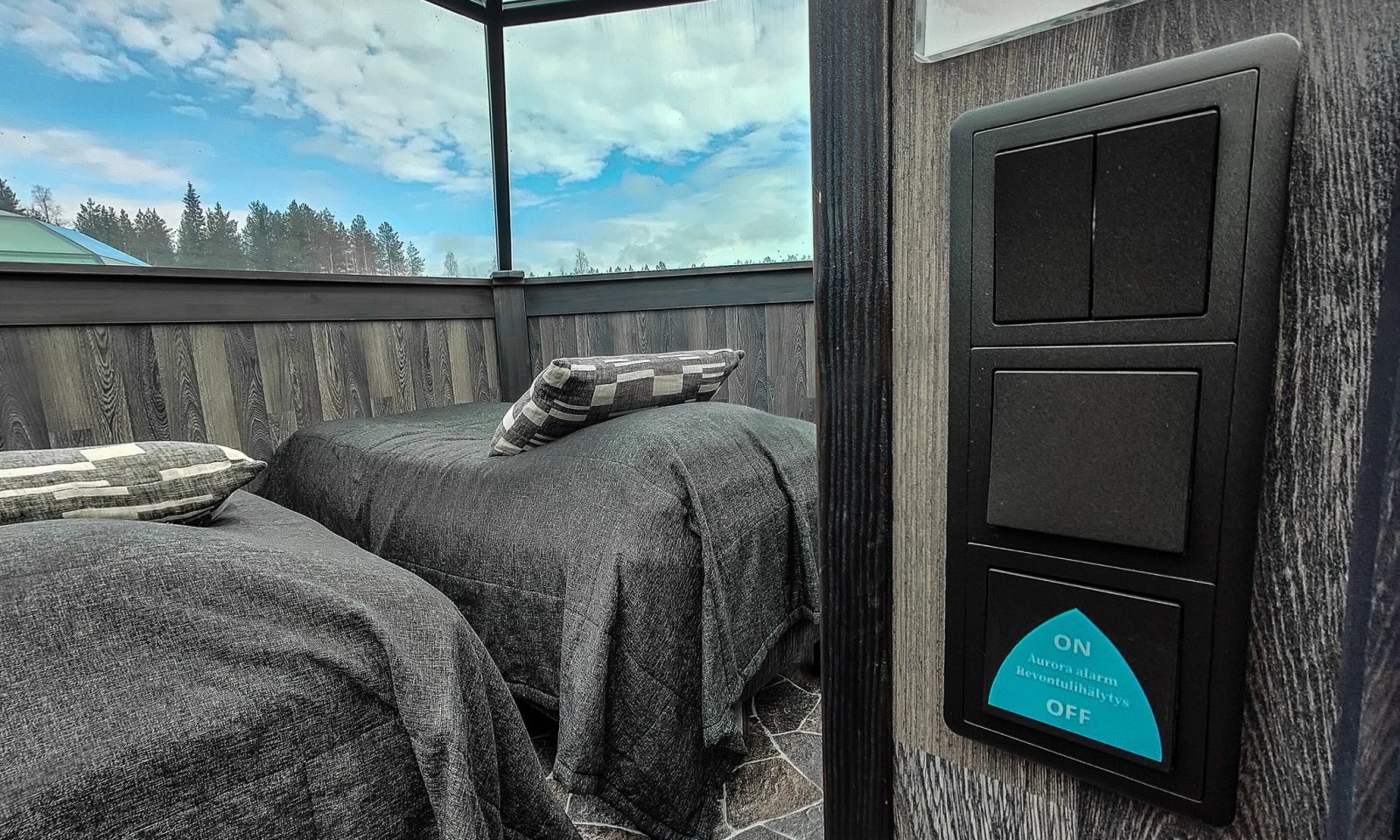 An aurora alarm in Glass igloo