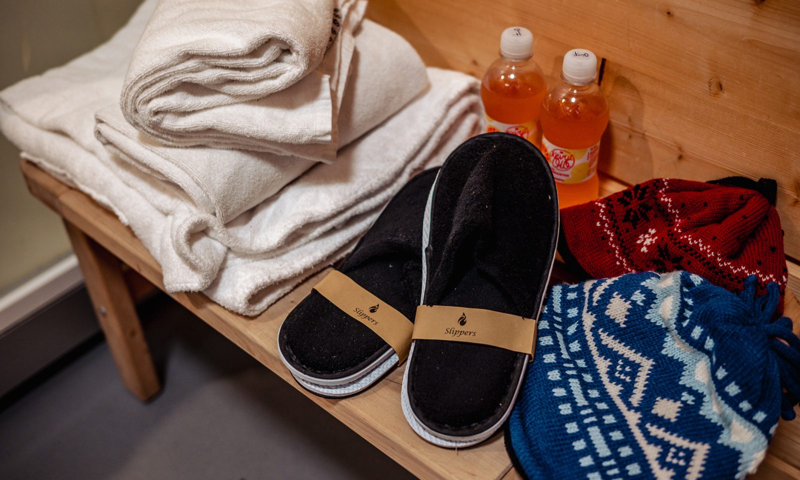 Towels, slippers, hats and sauna drinks