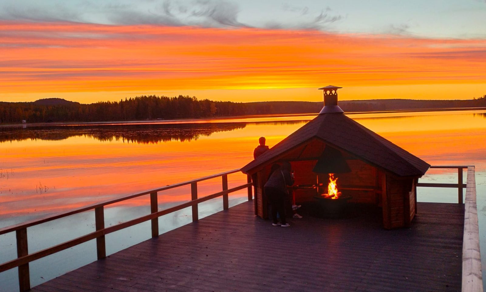 A Floating lean-to in a sunset at Lehtojärvi Rovaniemi.