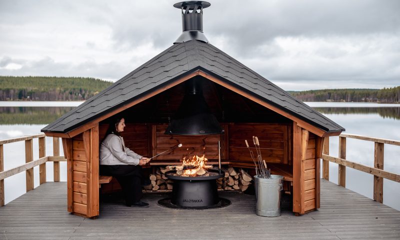 Things to do in Rovaniemi: roasting marshmallows in floating lean-to