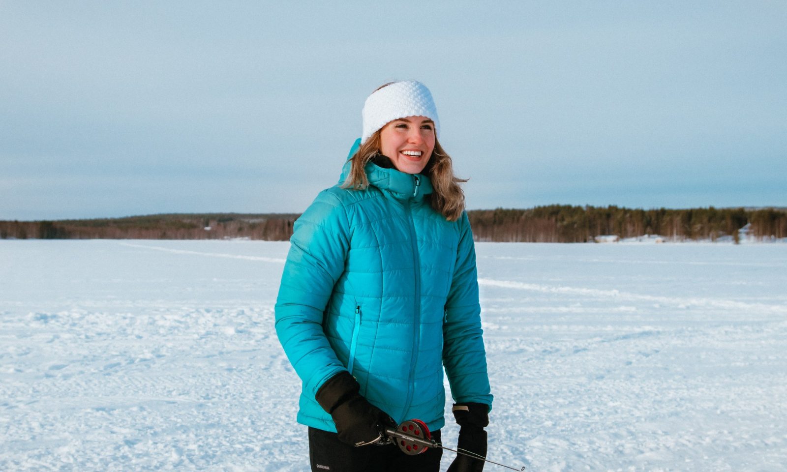 Nainen pilkkimässä