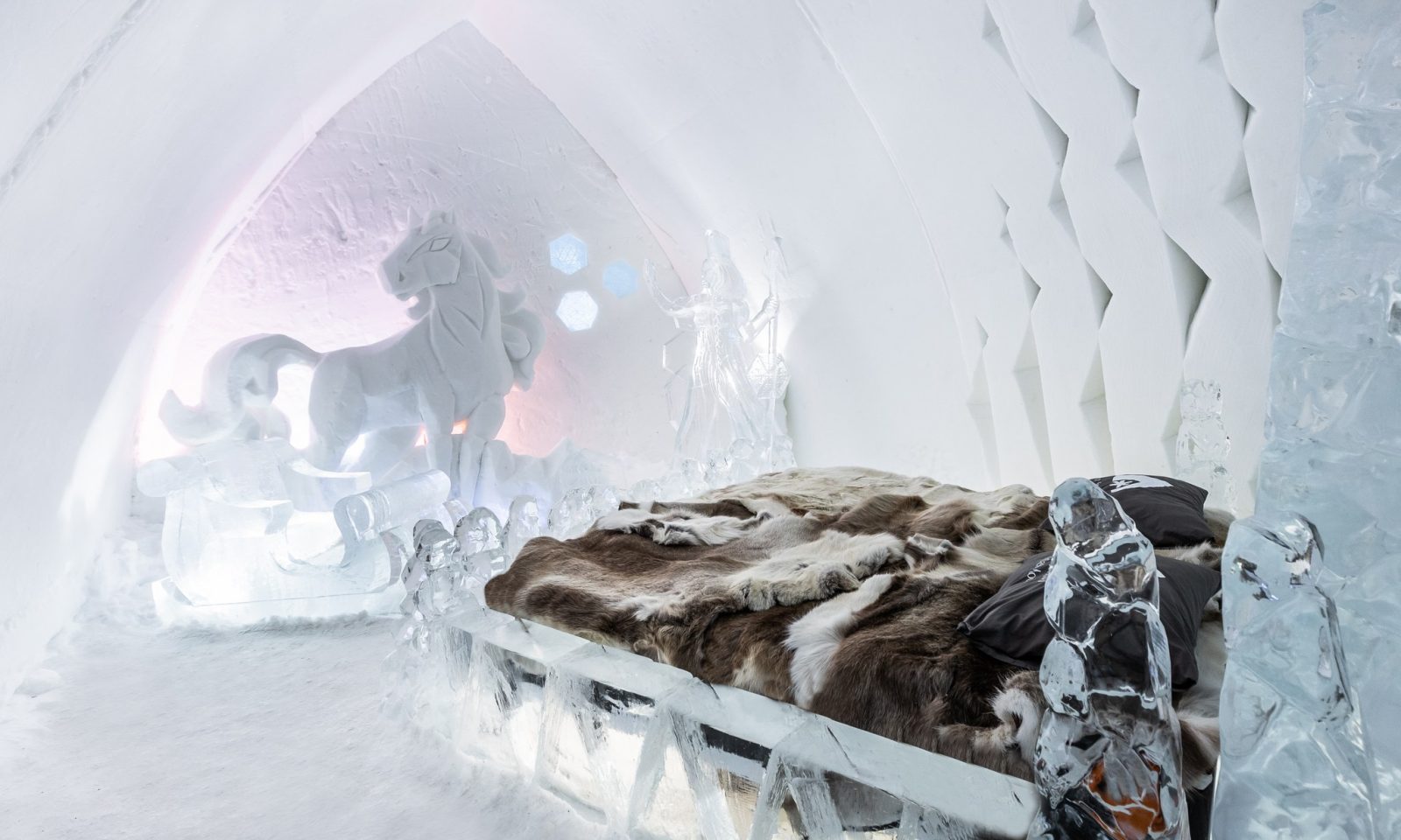 Snowhotel room with snow art