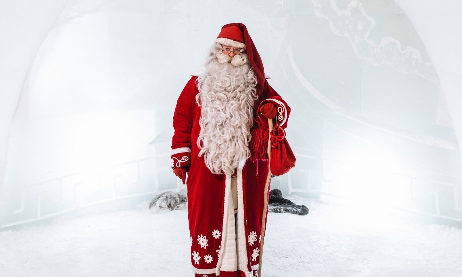 Joulupukki jääkappelissa