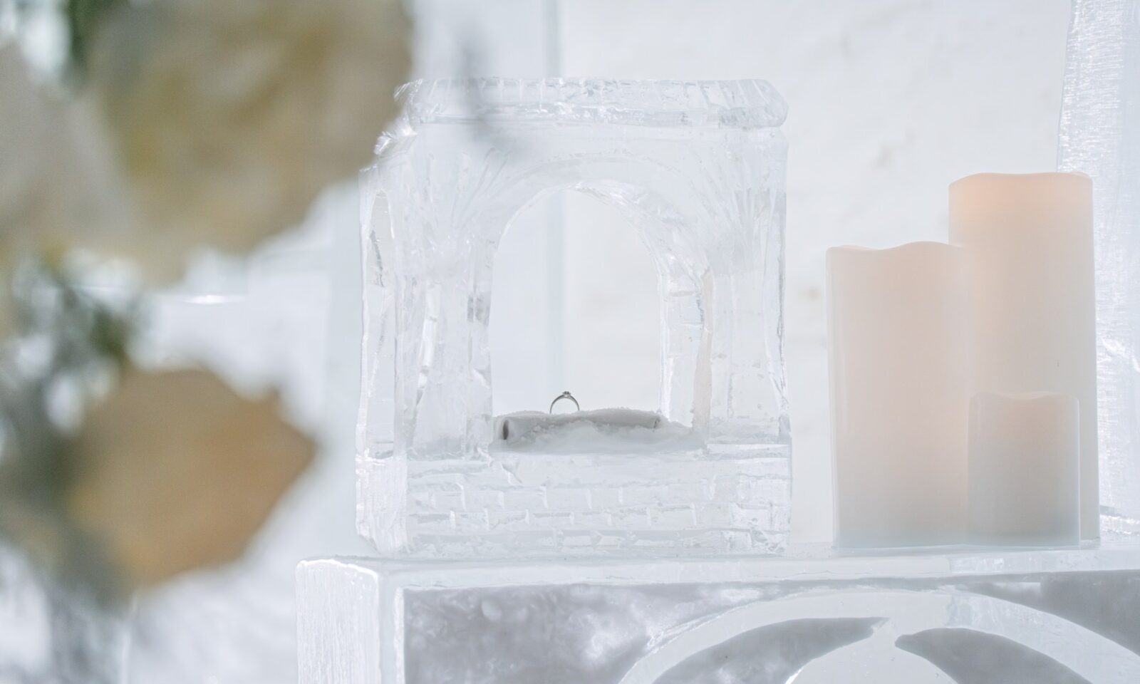 Ring holder made of ice
