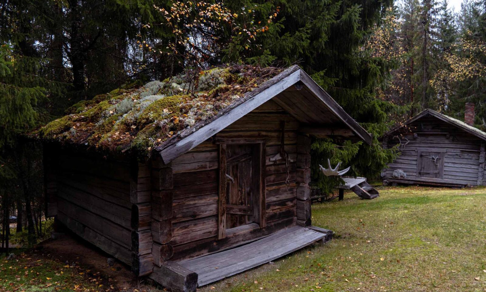 Porotilan tunnelmallinen piha