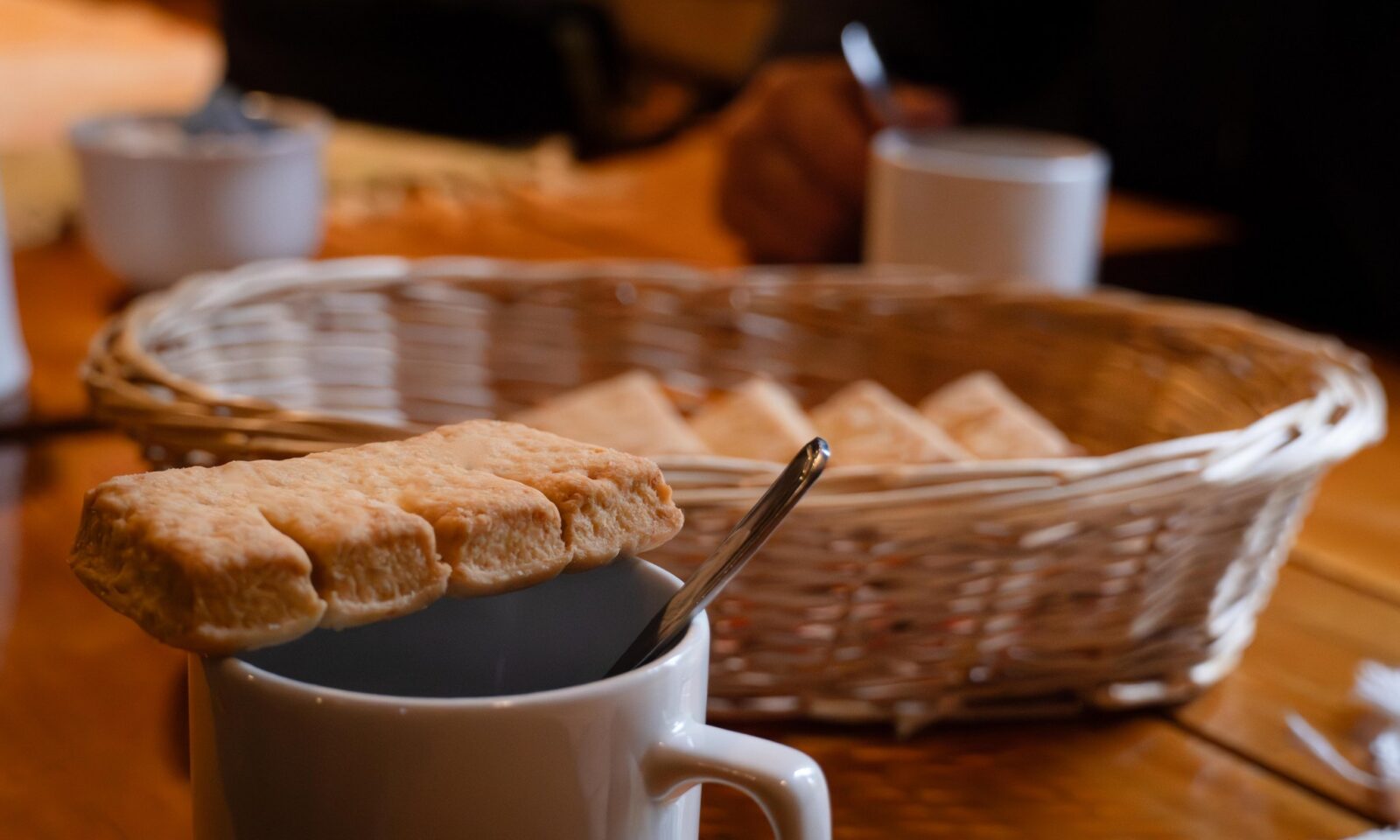 Traditional finnish kampanisu pastries and coffee.
