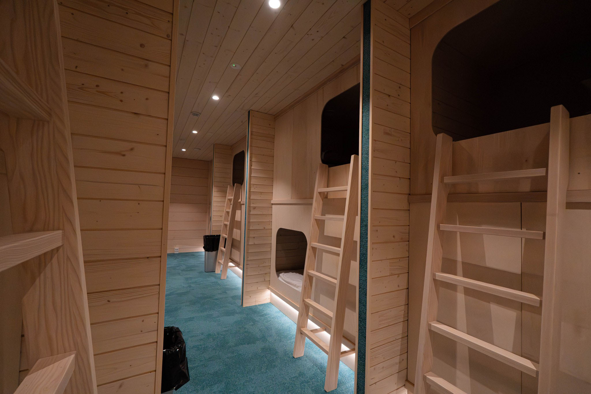 Beds in Snowhotel lounge.